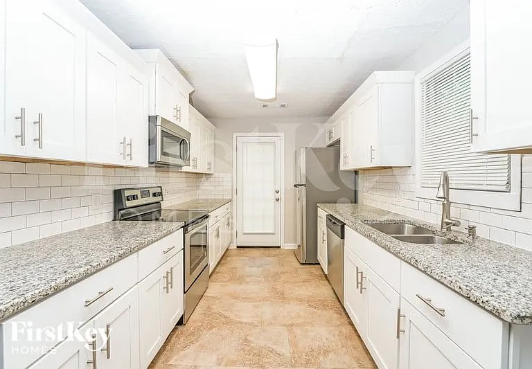 2690 Joyce Ave — Photo 4