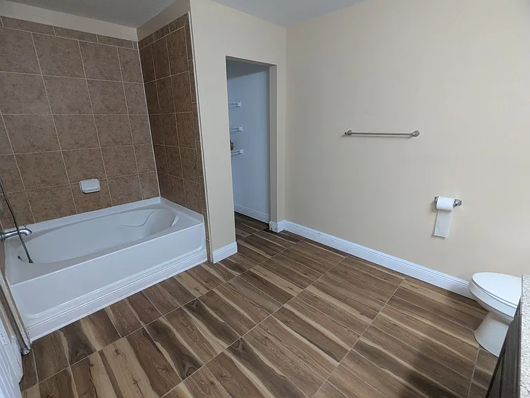 1628 Strathmore Cir — Photo 28