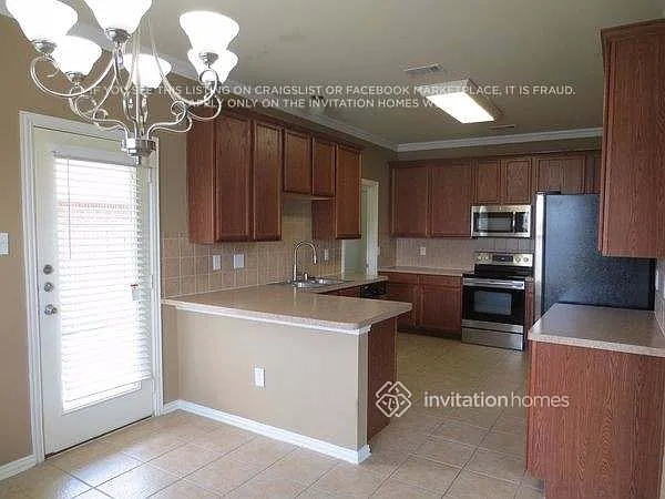 425 Hummingbird Trl Crowley, TX 76036 — Photo 3