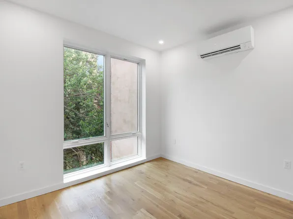 87 Carlton Avenue image 13 of 21