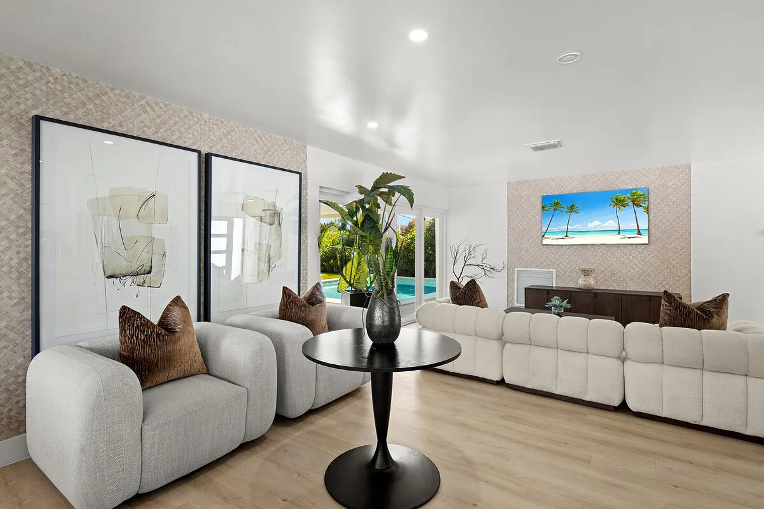 5 bed, 2.5 bath, 2497 sqft, $22,754 — Photo 2