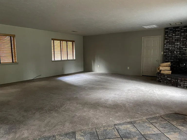 1843 Highland Dr — Photo 4