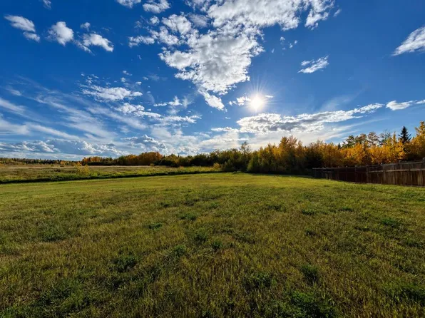 9033 59th Ave, Grande Prairie, AB T8W 0K1