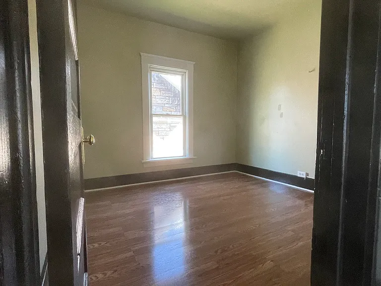 620 Hess Ave — Photo 9