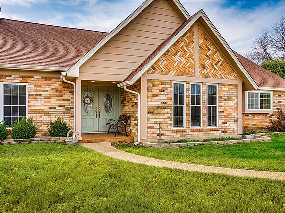 3rd image of 111 Oakview Dr