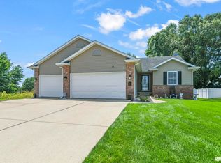 4120 Garry Dr, Springfield, IL 62712