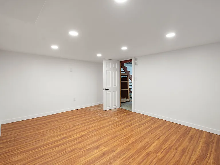 147 Clairmont Ave — Photo 28