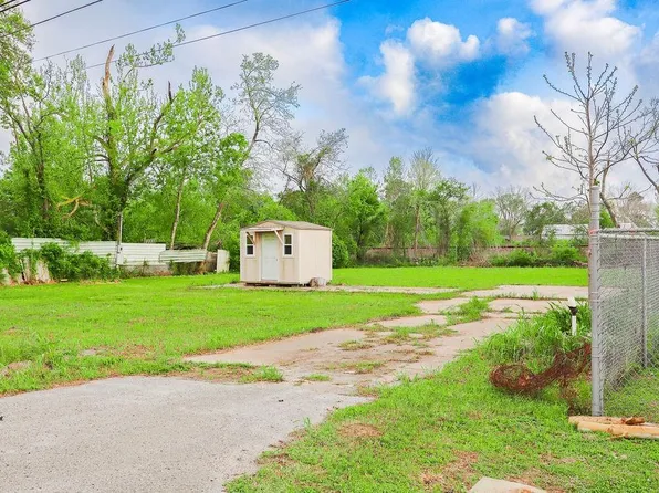 17229 High Way, Alvin, TX 77511