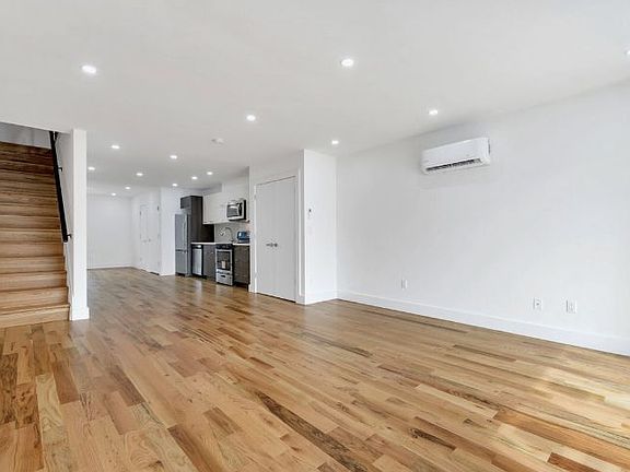 4th image of 1673 Sterling Pl #2