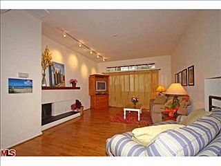 4th image of 323 San Vicente Blvd Unit 17