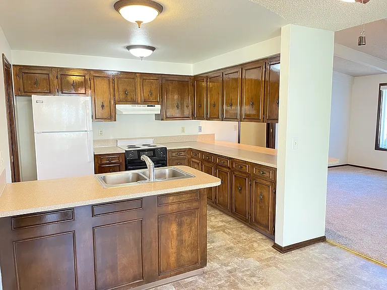 6308 Woodlawn Dr NE — Photo 6
