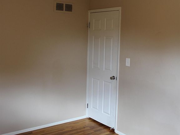 5th image of 7150 Norwood Ave