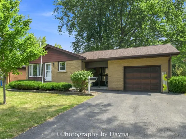 254 W Country Ct, Bourbonnais, IL 60914