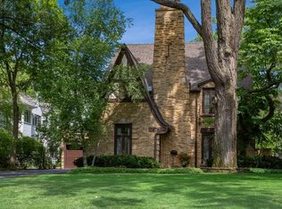 935 Valley Rd, Glencoe, IL 60022