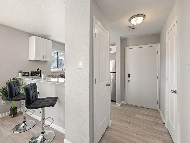 1608 Pecan Chase Cir #19 — Photo 4