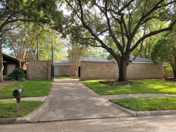 1823 Cherry Bend Dr, Houston, TX 77077
