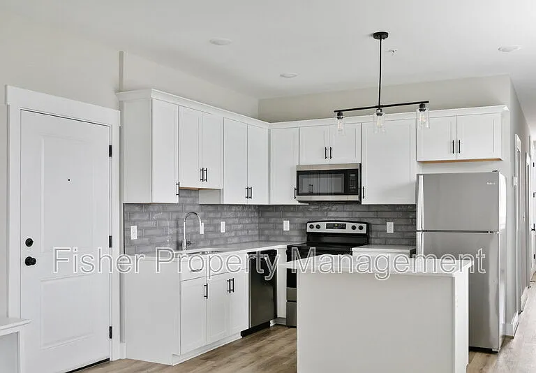 2202 Carrington St #200 — Photo 3
