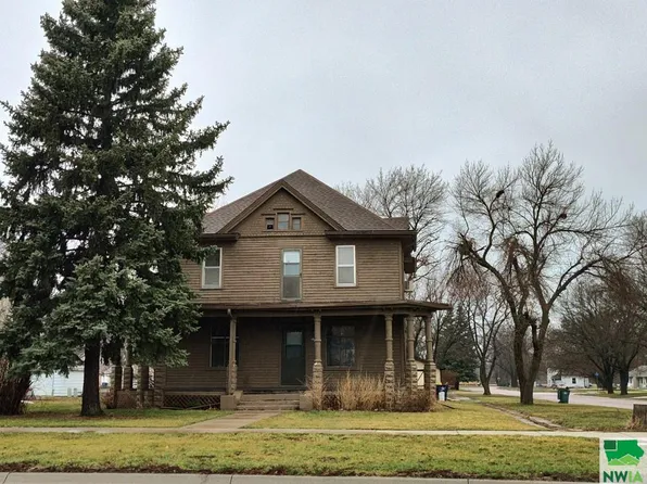1031 Central Ave, Hawarden, IA 51023