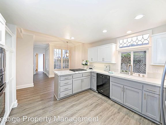 3rd image of 434 Begonia Ave