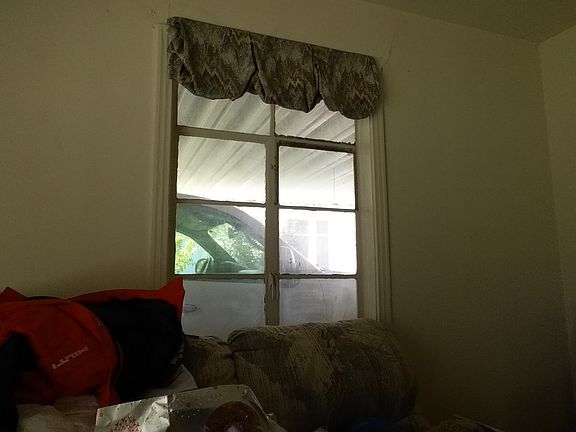 2nd image of 211 Greenhaven Dr
