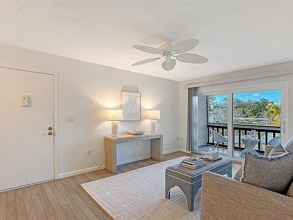 3rd image of 3201 Beneva Rd Unit 204