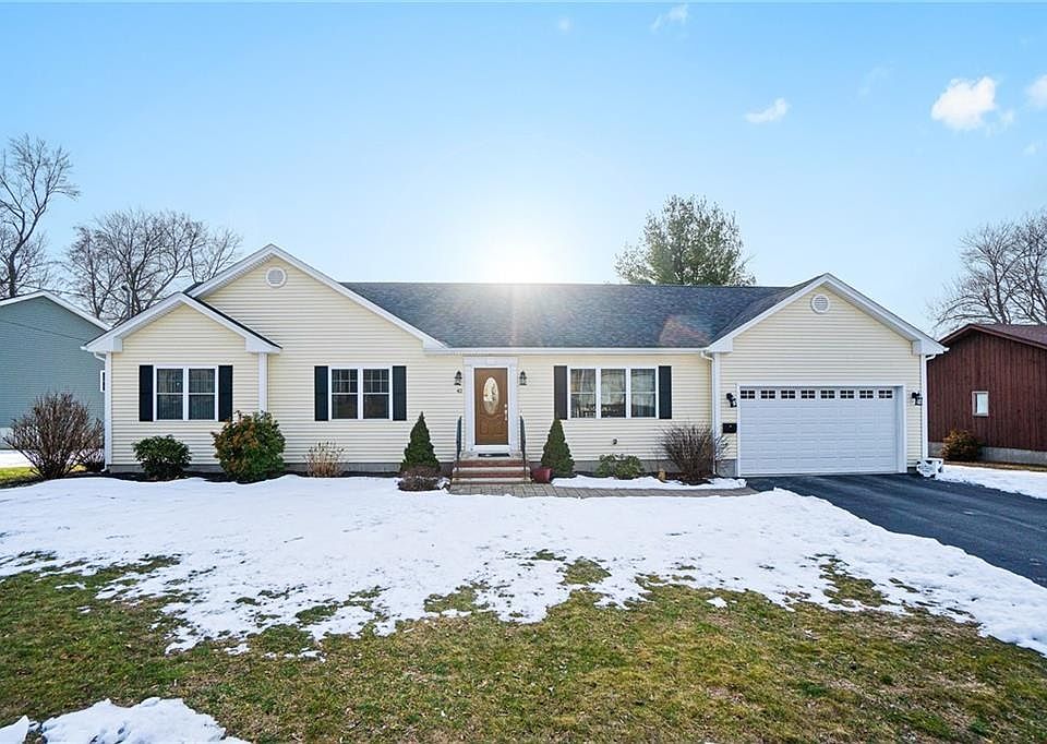 1st image of 42 Foxglove Dr