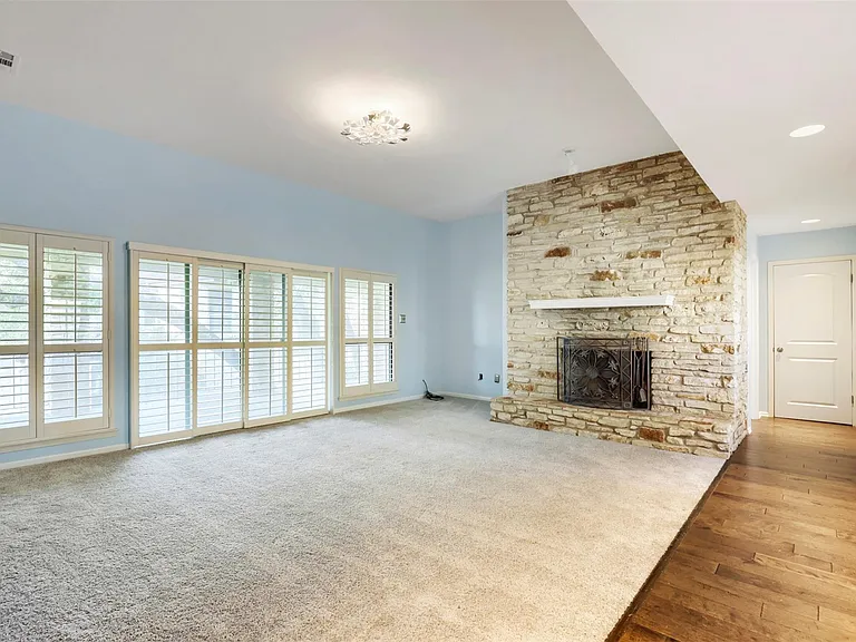 208 Crescent Blf — Photo 4