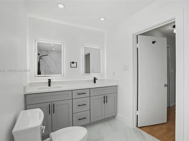 4040 NE 6th Ave — Photo 9