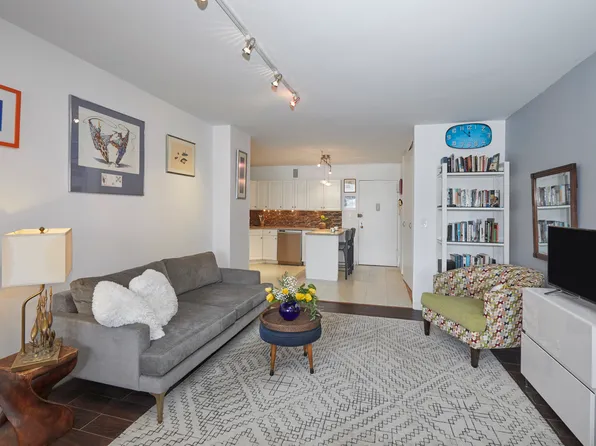 2621 Palisade Avenue image 4 of 15