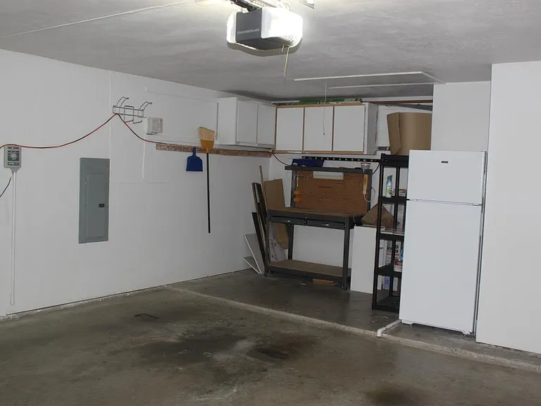 1556 Bastrop Dr — Photo 21