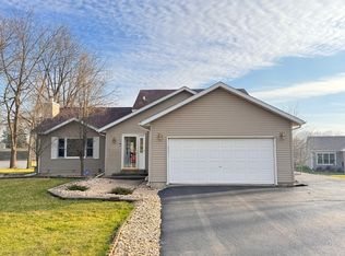 406 N Clover Ct, Dixon, IL