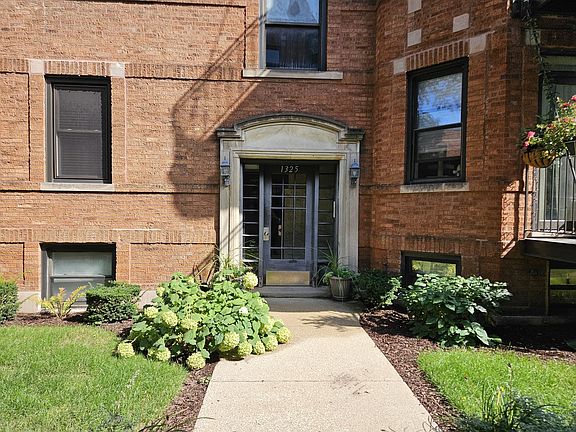3rd image of 1325 W North Shore Ave APT 2S