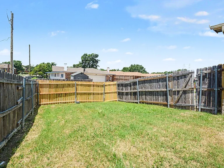 2201 Jackson Cir — Photo 30