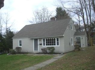 9 Meadow Ln, Worcester, MA 01602