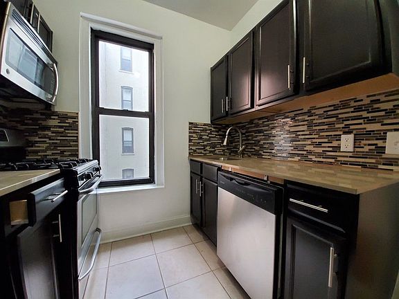 3rd image of 2907 31st Ave APT 2F