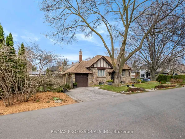 10 Edgemore Dr, Toronto, ON M8Y 2M8