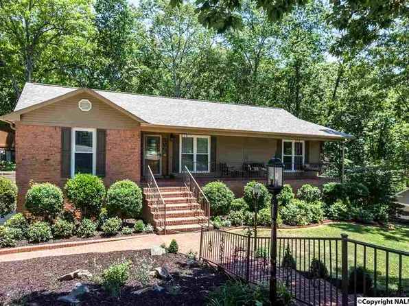 2008 Woodcroft Dr NE, Huntsville, AL 35811