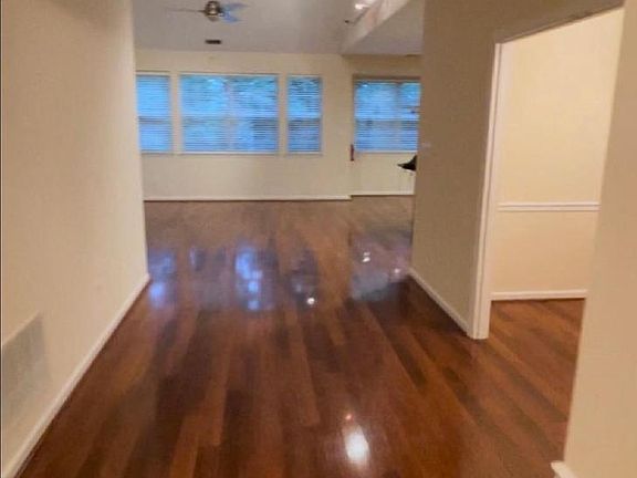 4th image of 535 Country Club Dr