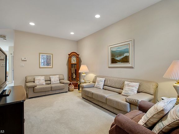 2nd image of 121 Stratford Dr