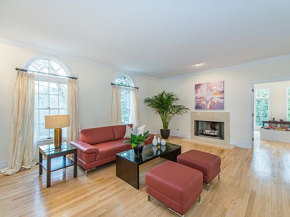 4th image of 5 Tree Top Ln