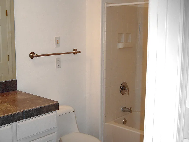 914 E Hedrick Dr — Photo 15