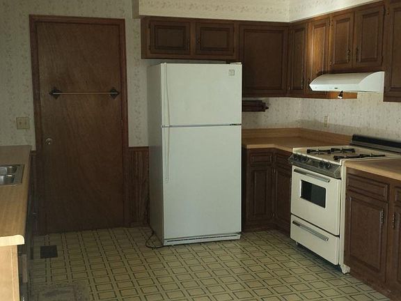 4th image of 612 Sierra Dr