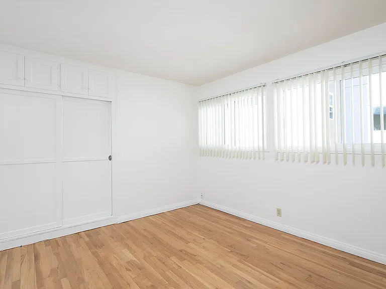 Herschel Apartments — Photo 5