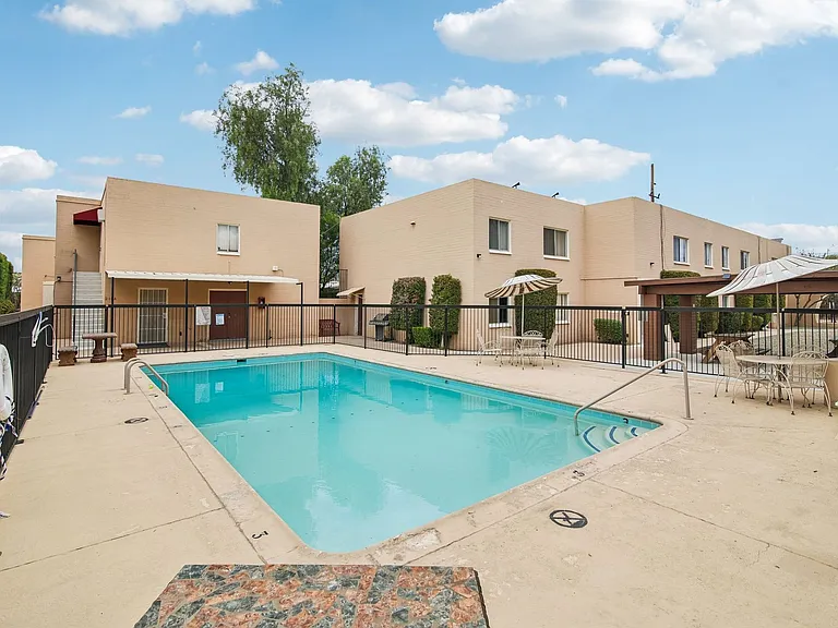 Catalina View Apartments — Photo 13