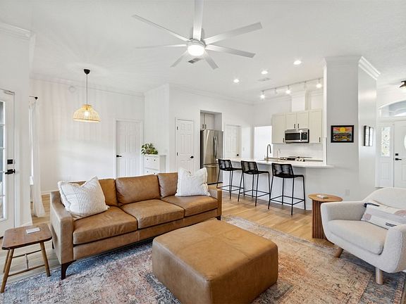 5th image of 891 Parkview Pl W