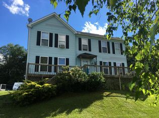 107 Meadowlark Ln, Greentown, PA 18426