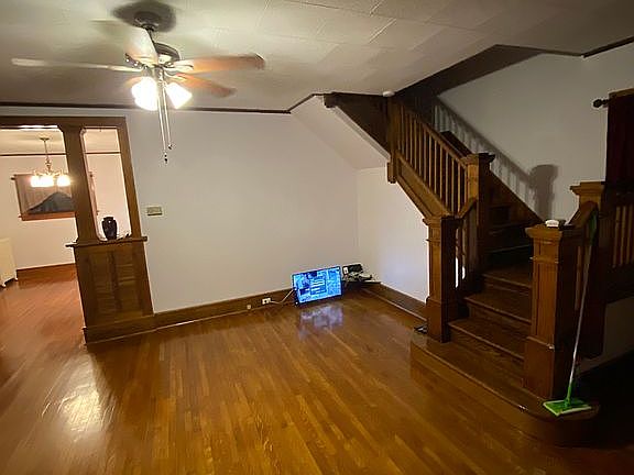 5th image of 265 W Main St