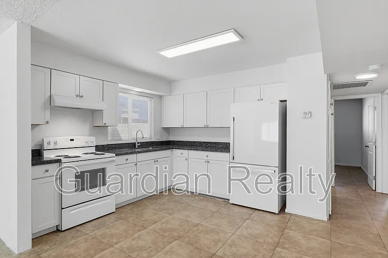 Building Photo - 801 N Major Ave #A