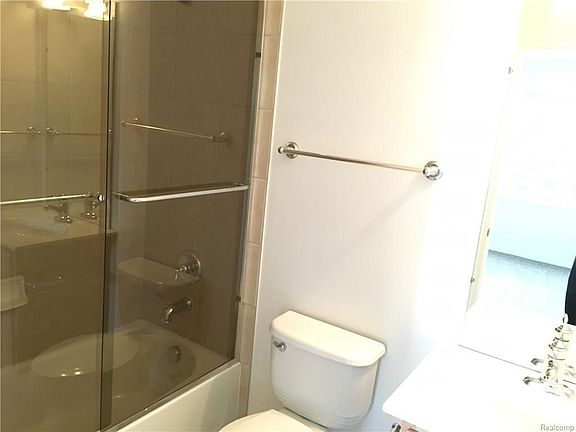 3rd image of 27997 Hopkins Dr #1