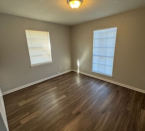 4th image of 4327 Chuck Ave